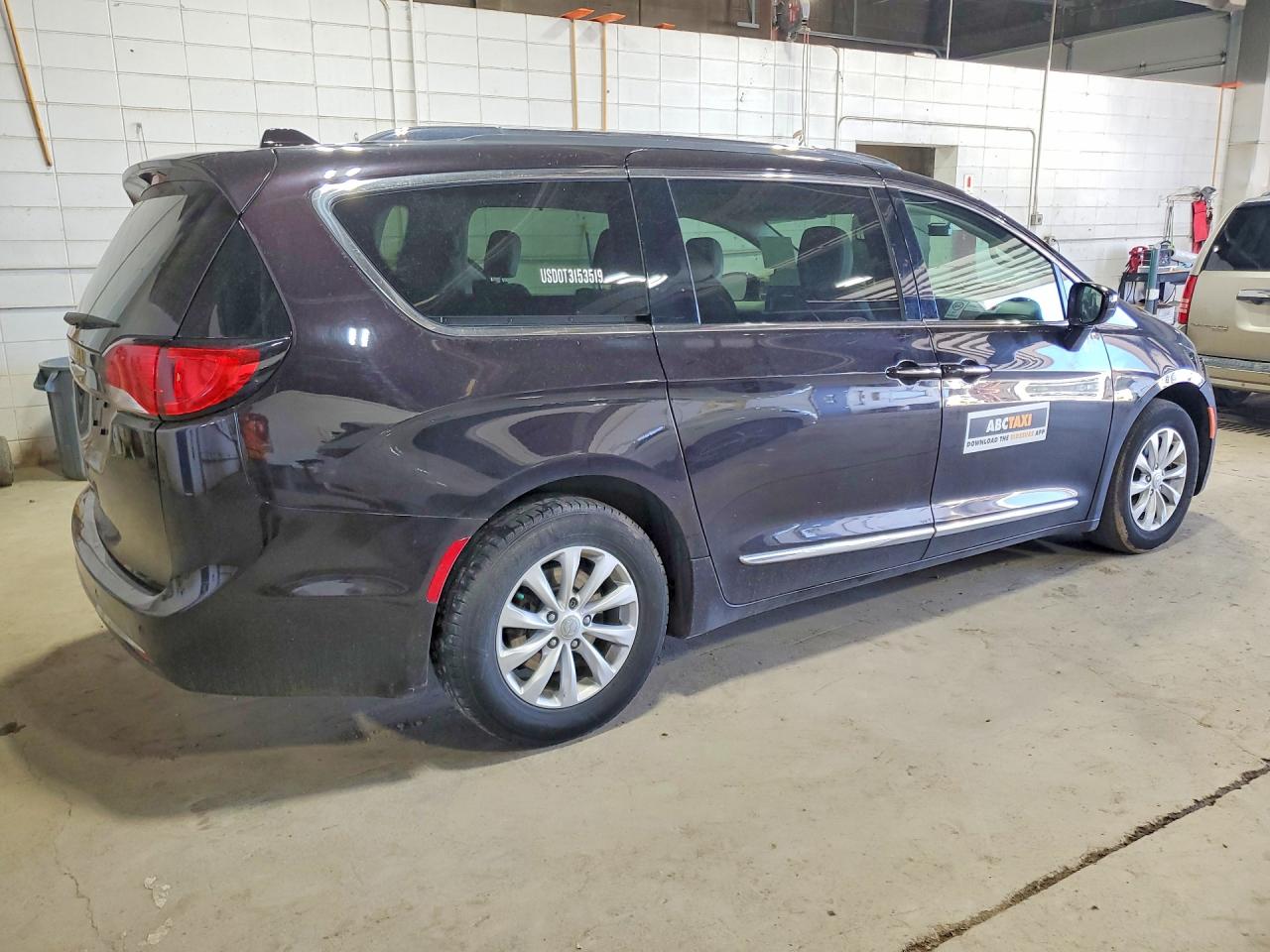 2C4RC1BG8KR588141 · 2019 CHRYSLER PACIFICA · 3/13