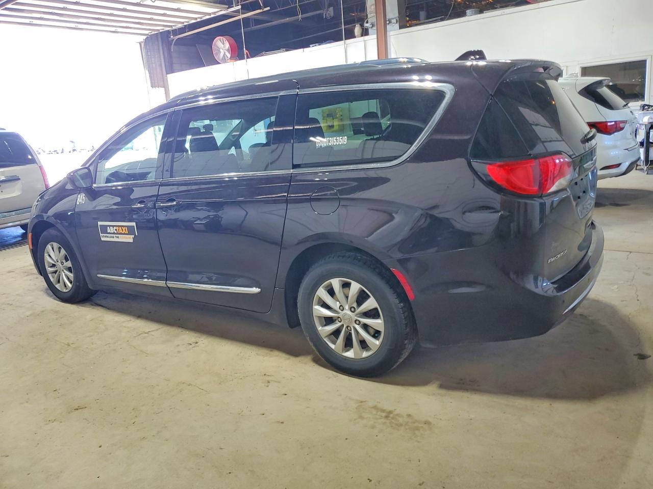 2C4RC1BG8KR588141 · 2019 CHRYSLER PACIFICA · 2/13
