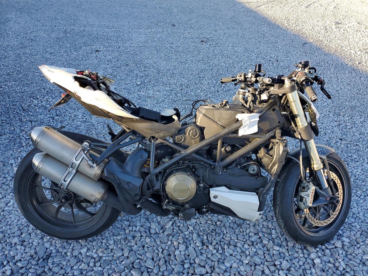 ZDM11BEW5AB003268 · 2010 DUCATI STREETFIGHTER