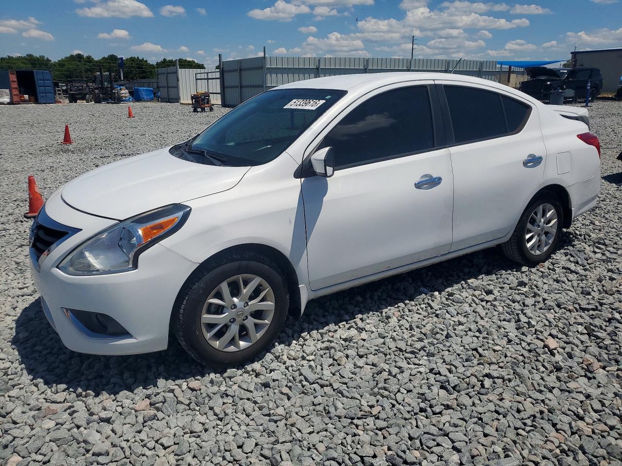 3N1CN7APXJL832178 · 2018 NISSAN VERSA