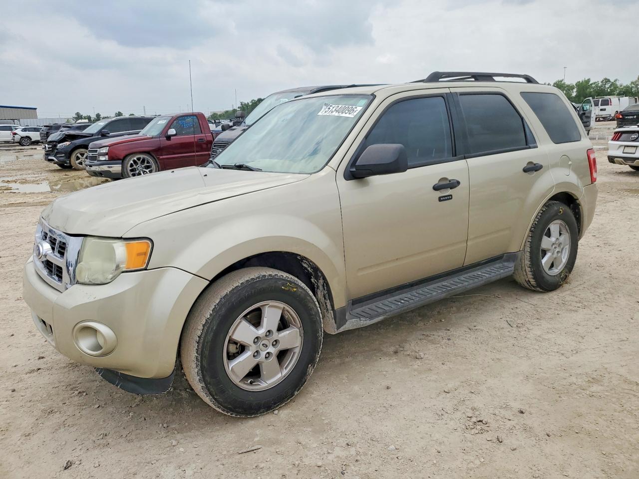 1FMCU0DG0BKB88918 · 2011 FORD ESCAPE XLT