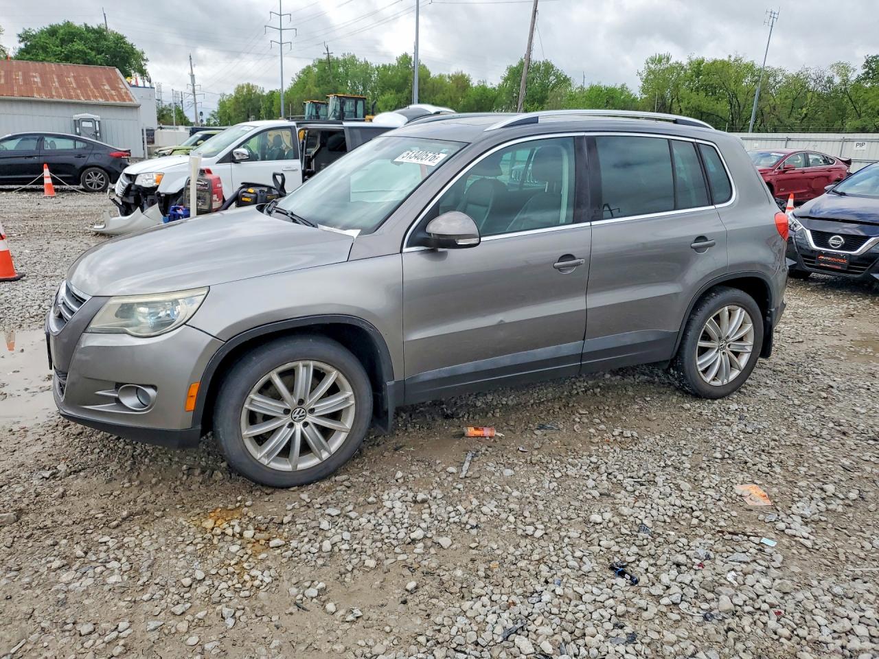 WVGBV7AX9AW532050 · 2010 VOLKSWAGEN TIGUAN