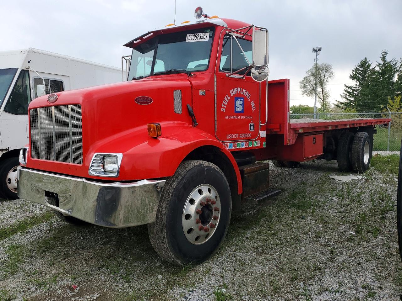 2003 PETERBILT 330