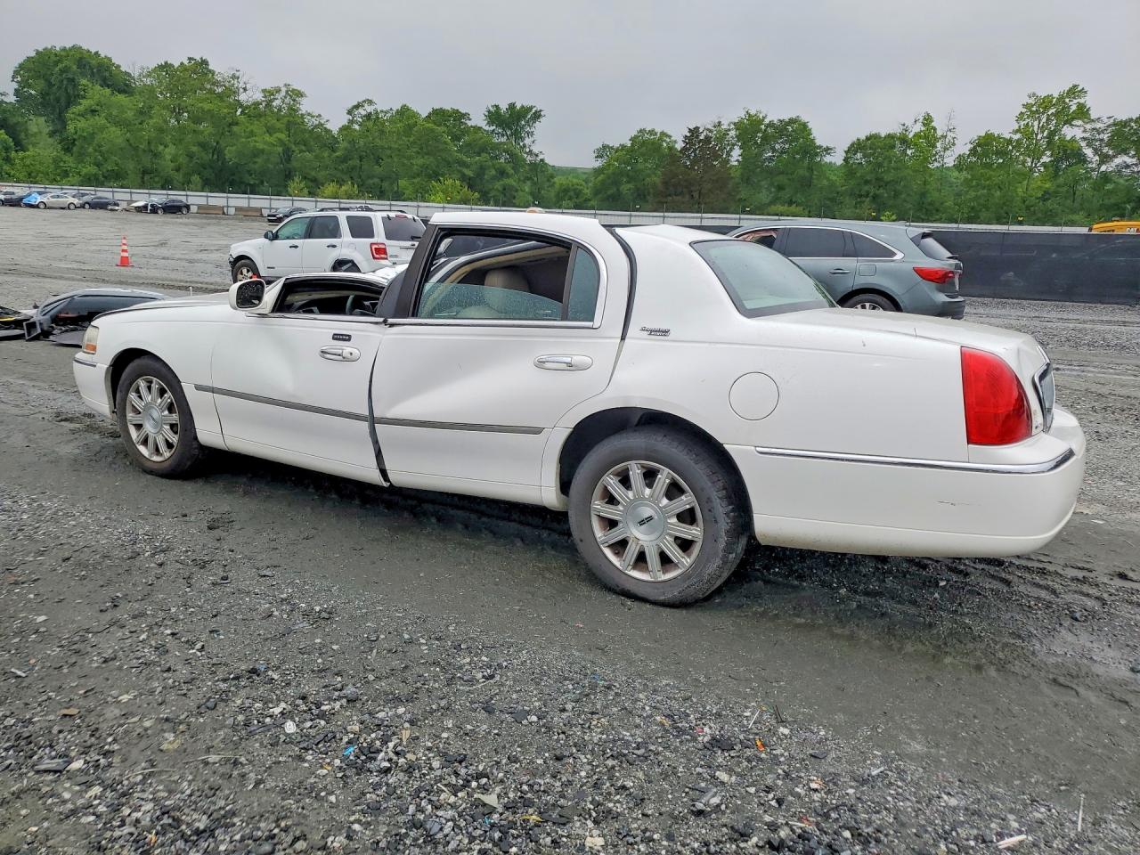 2LNHM82V49X618785 · 2009 LINCOLN TOWN CAR · 2/12