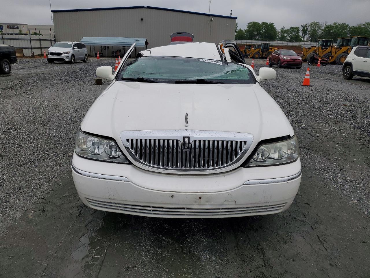 2LNHM82V49X618785 · 2009 LINCOLN TOWN CAR · 5/12