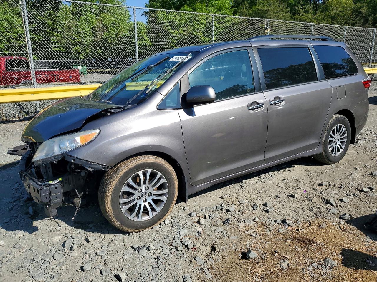 5TDYZ3DC5JS940775 · 2018 TOYOTA SIENNA