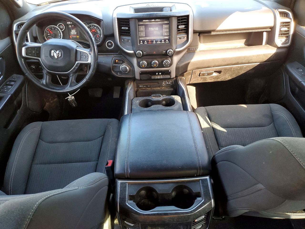 1C6RREBG3KN683975 · 2019 RAM 1500 · 8/12