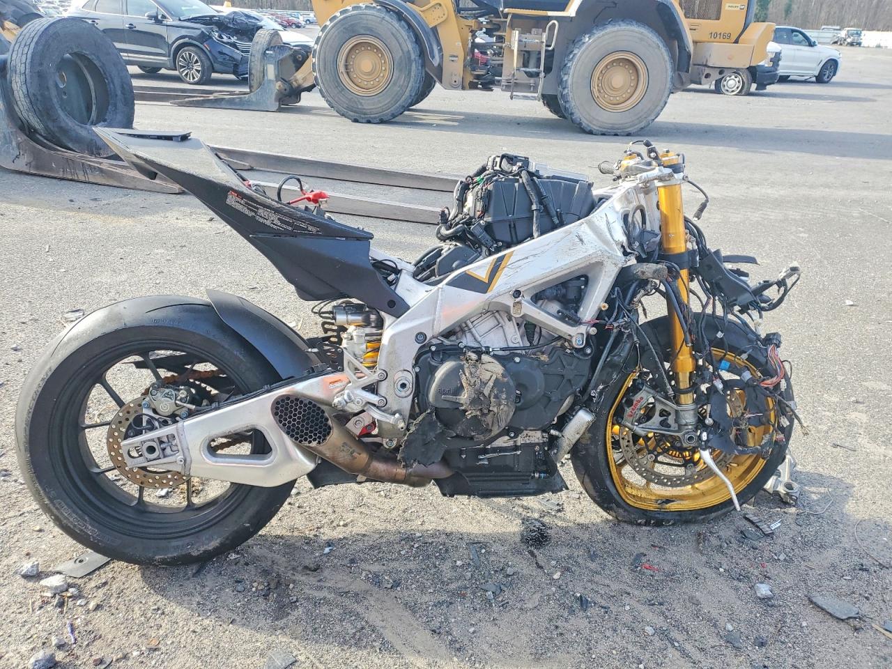 ZD4KYUB08RS000937 · 2024 APRILIA RSV4