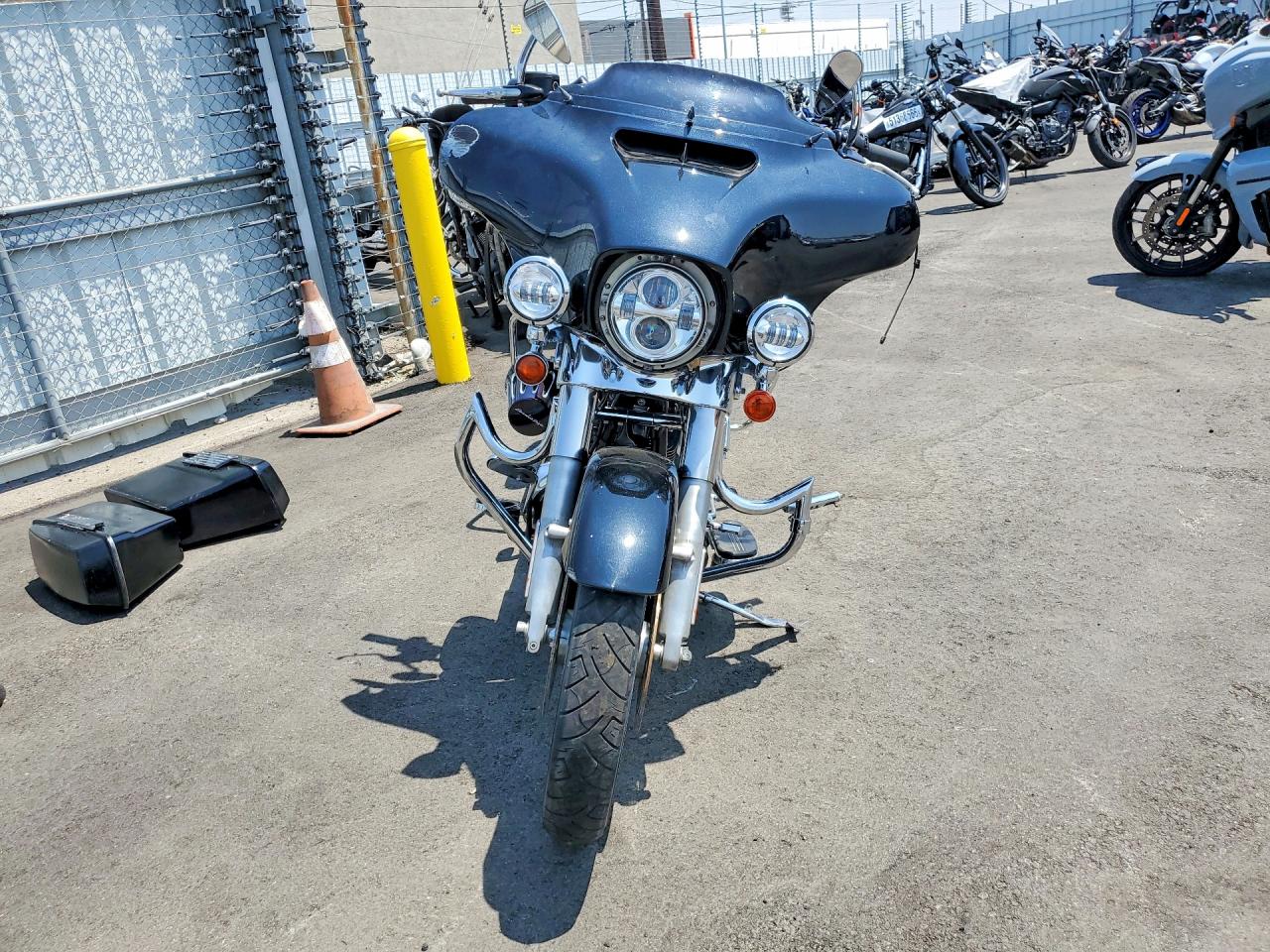 1HD1KBM32EB625718 · 2014 HARLEY-DAVIDSON FLHX · 2/10