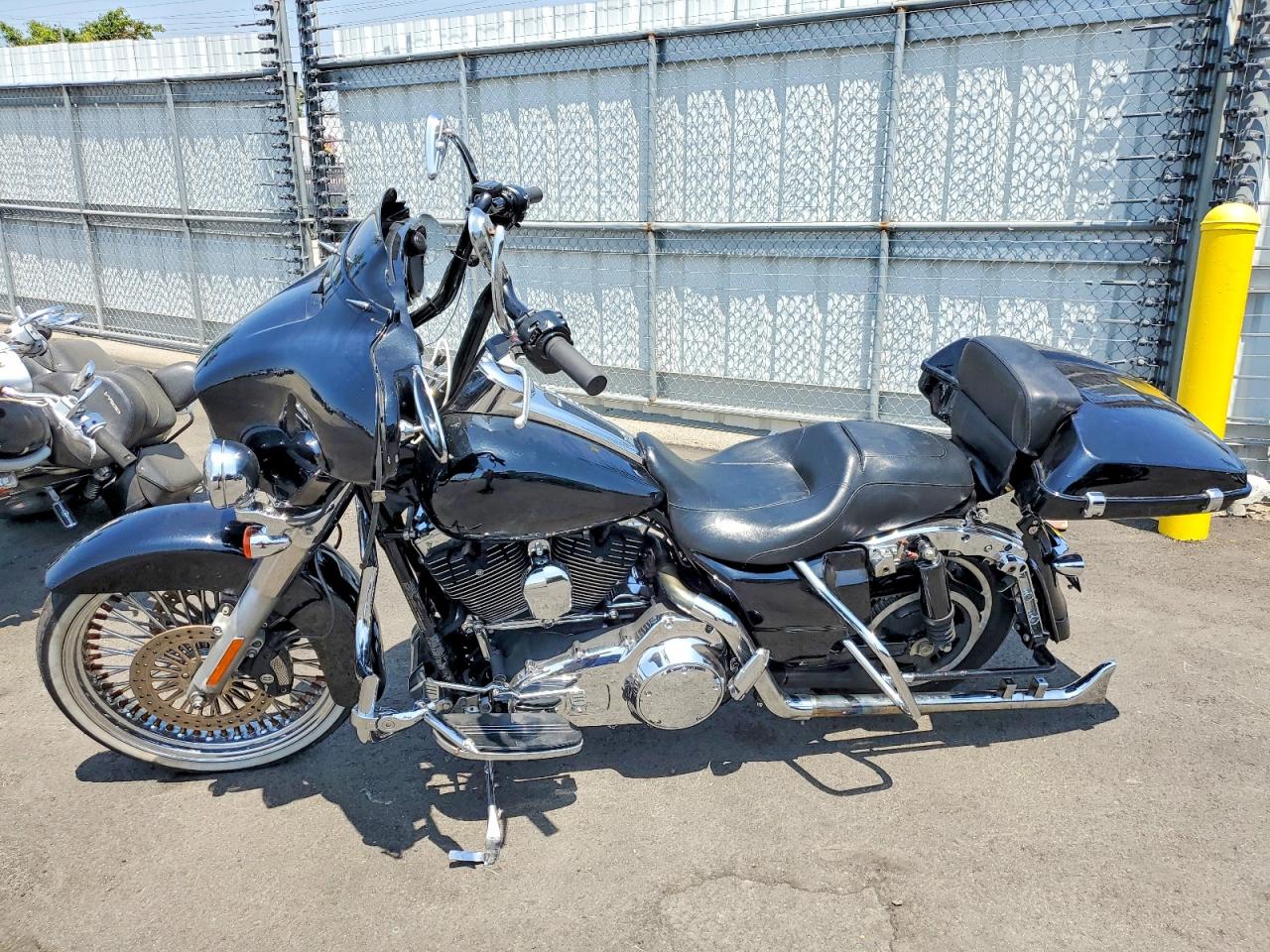 1HD1KBM32EB625718 · 2014 HARLEY-DAVIDSON FLHX · 3/10