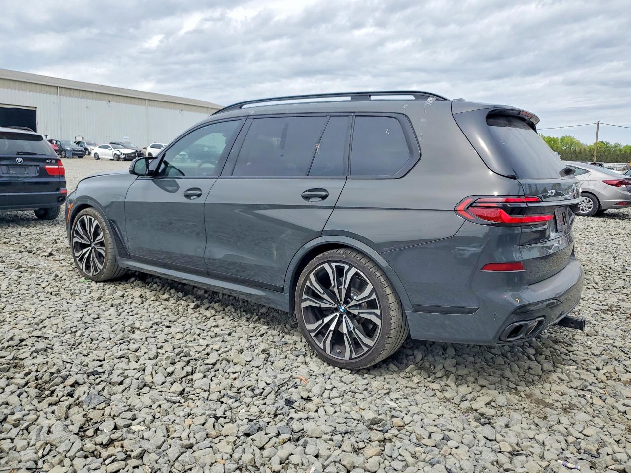 NJ2447E · 2025 BMW X7 · 2/13