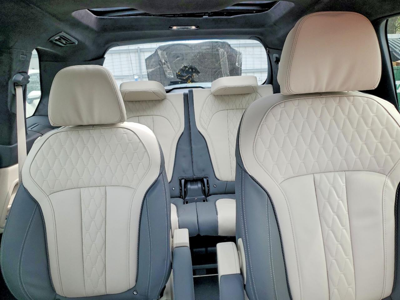 NJ2447E · 2025 BMW X7 · 10/13