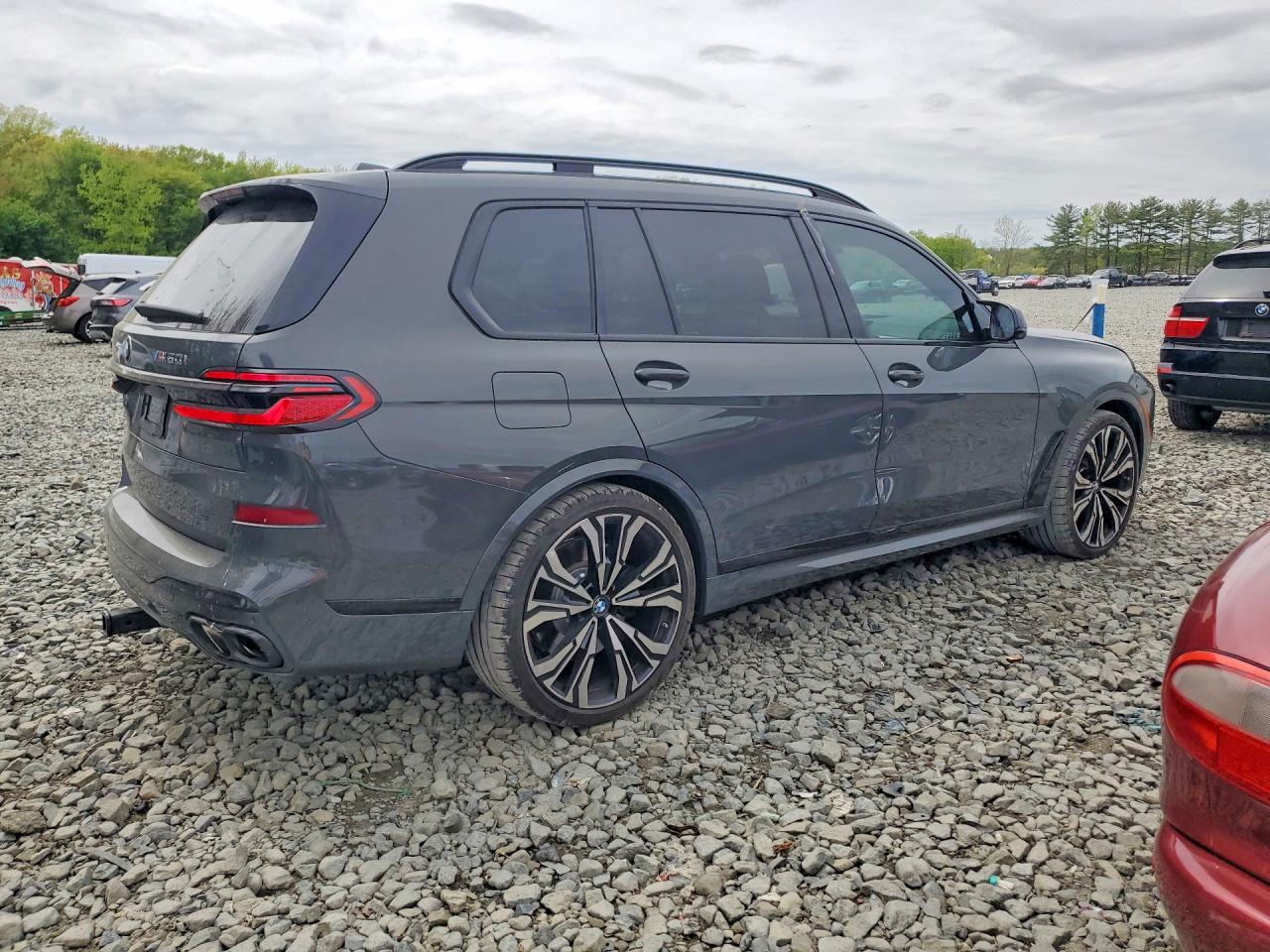 NJ2447E · 2025 BMW X7 · 3/13