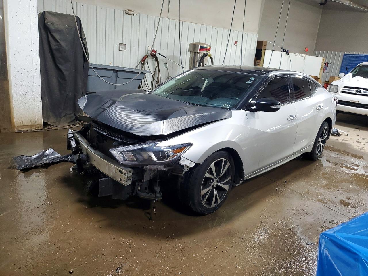 1N4AA6AP5JC385240 · 2018 NISSAN MAXIMA