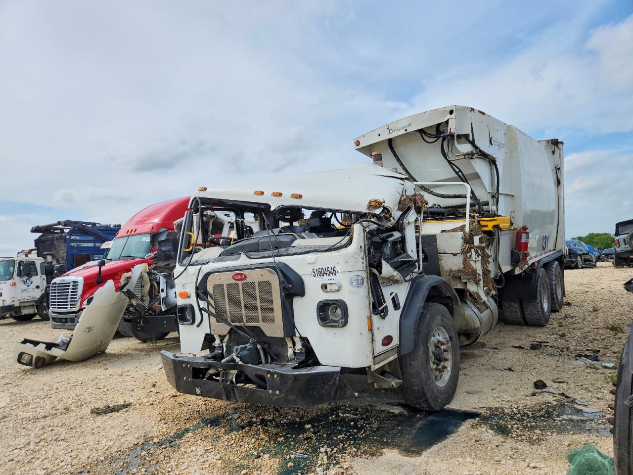 3BPDLJ0X4NF113051 · 2022 PETERBILT 520 · 2/10
