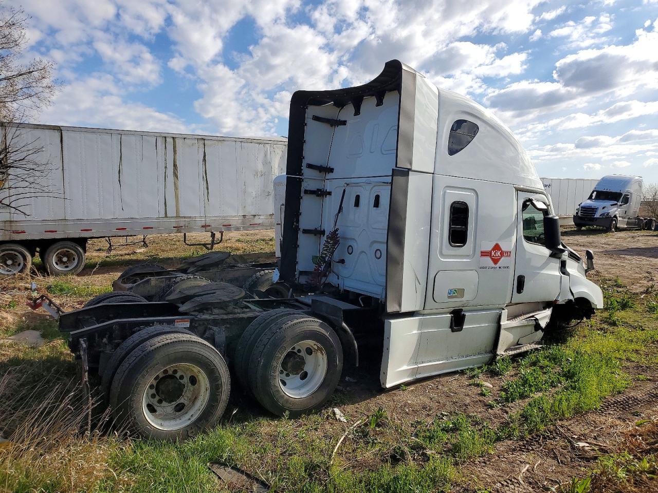 3AKJHHDR2TSWH2545 · 2026 FREIGHTLINER CASCADIA 126 · 4/10