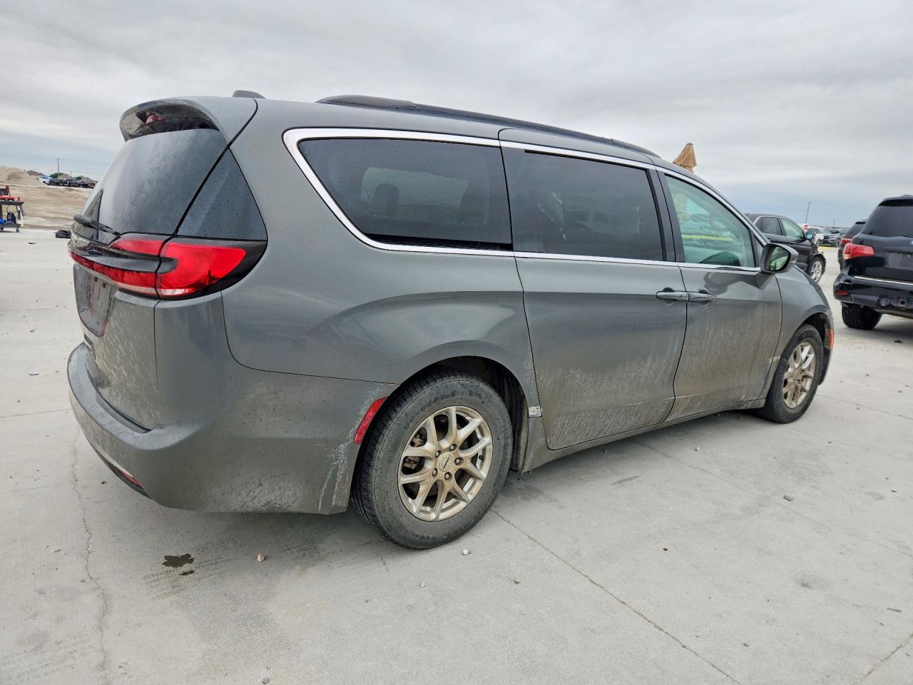 2C4RC1BG8NR177570 · 2022 CHRYSLER PACIFICA · 3/13