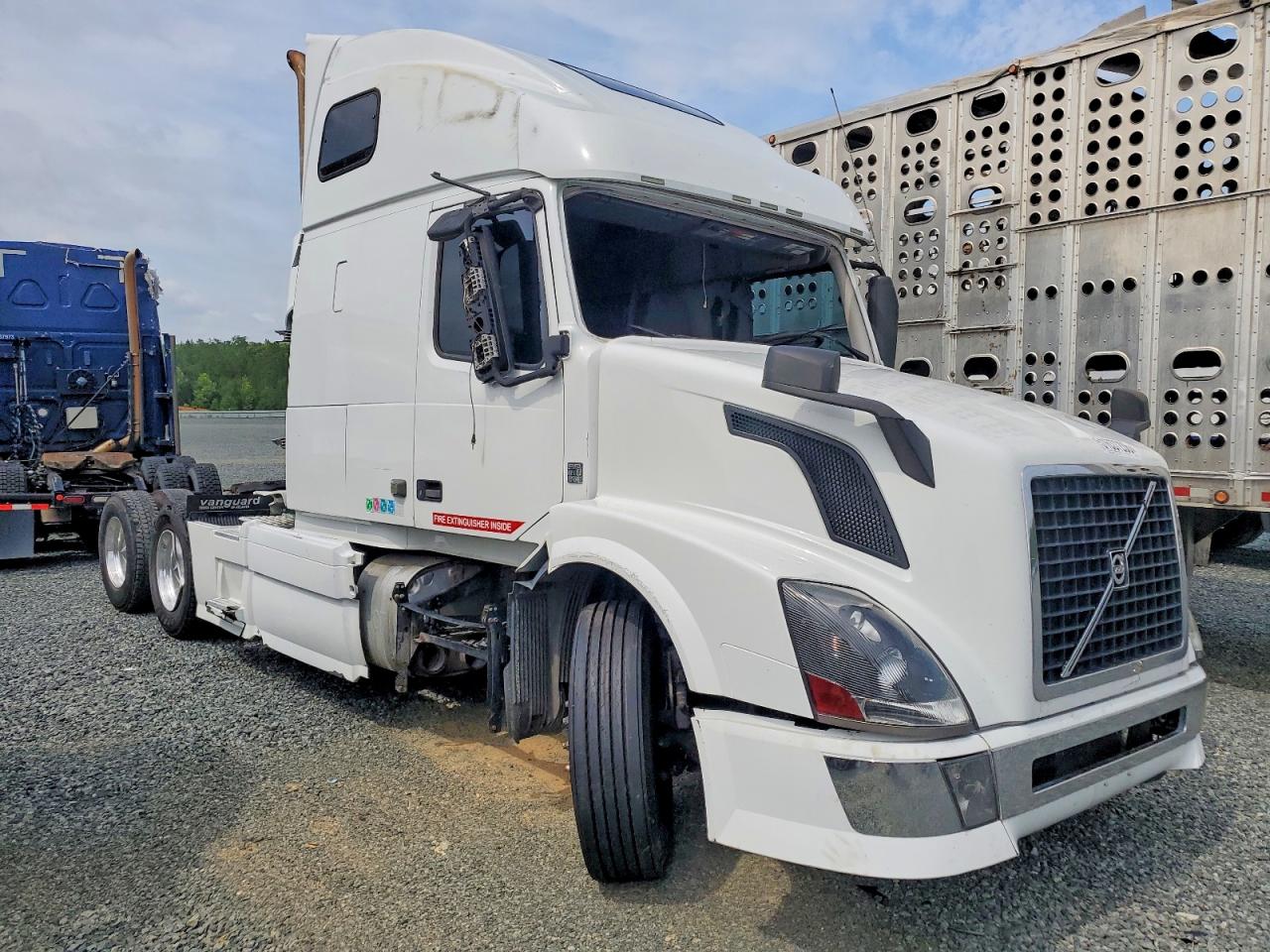 4V4NC9EG9FN182790 · 2015 VOLVO VNL