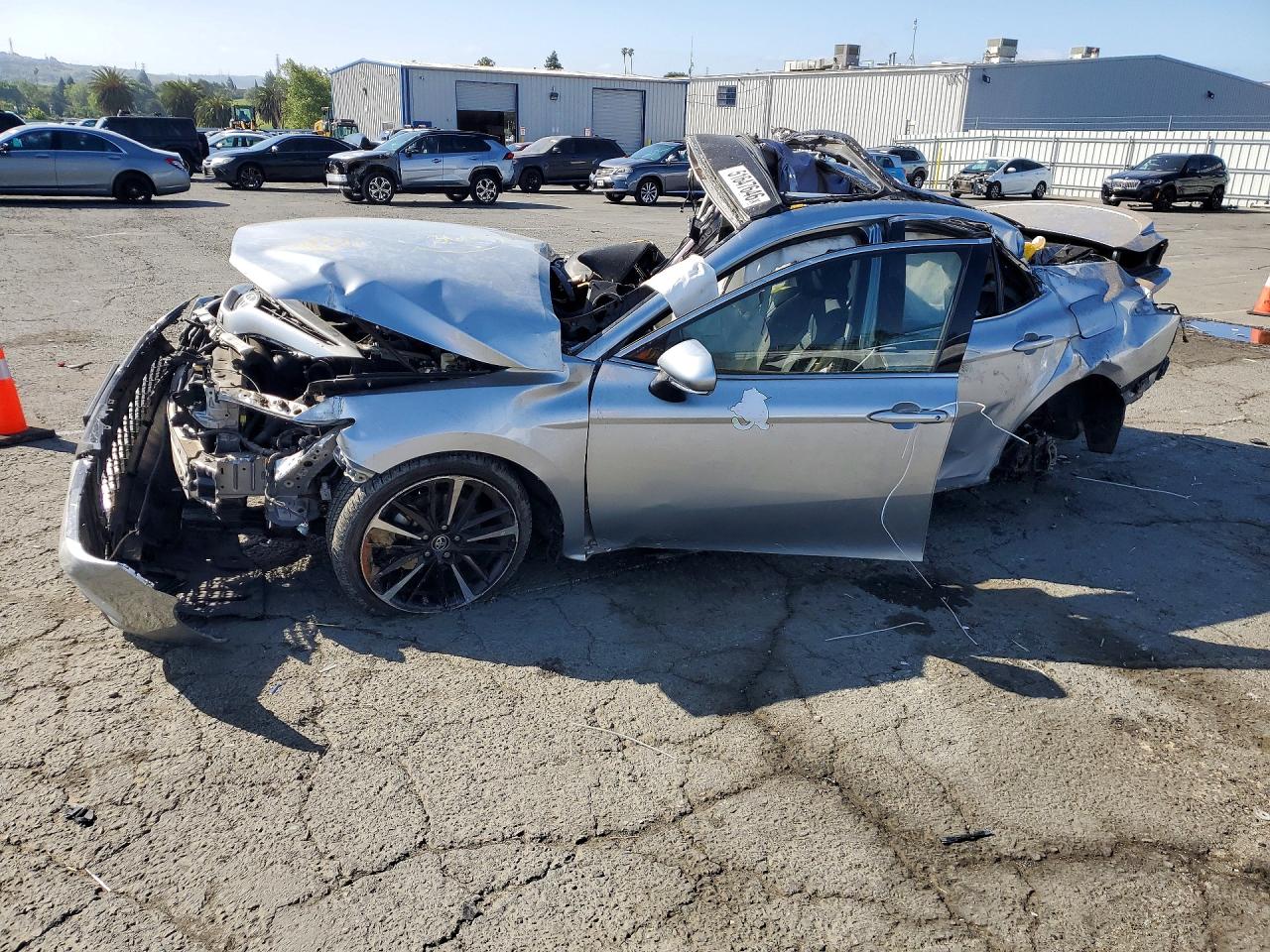 2018 TOYOTA CAMRY
