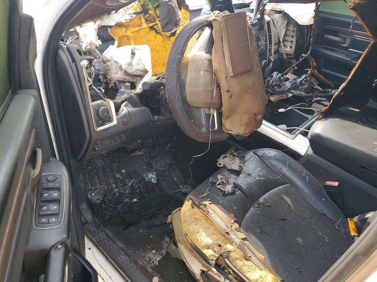 3D7UT2CL6BG620186 · 2011 DODGE RAM 2500 · 8/13