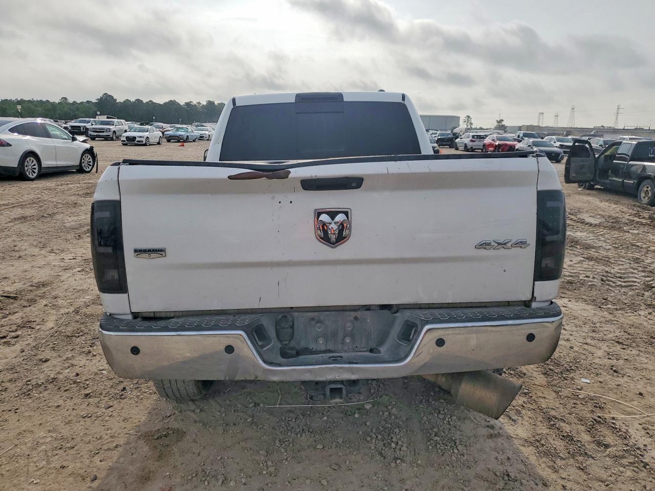 3D7UT2CL6BG620186 · 2011 DODGE RAM 2500 · 6/13