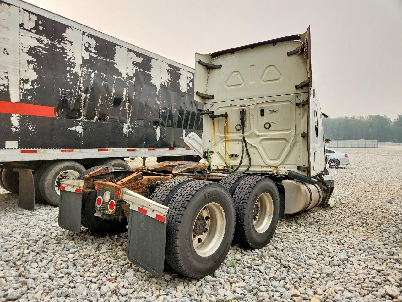 3AKJHHDR7JSJW0118 · 2018 FREIGHTLINER CASCADIA 126 · 4/10