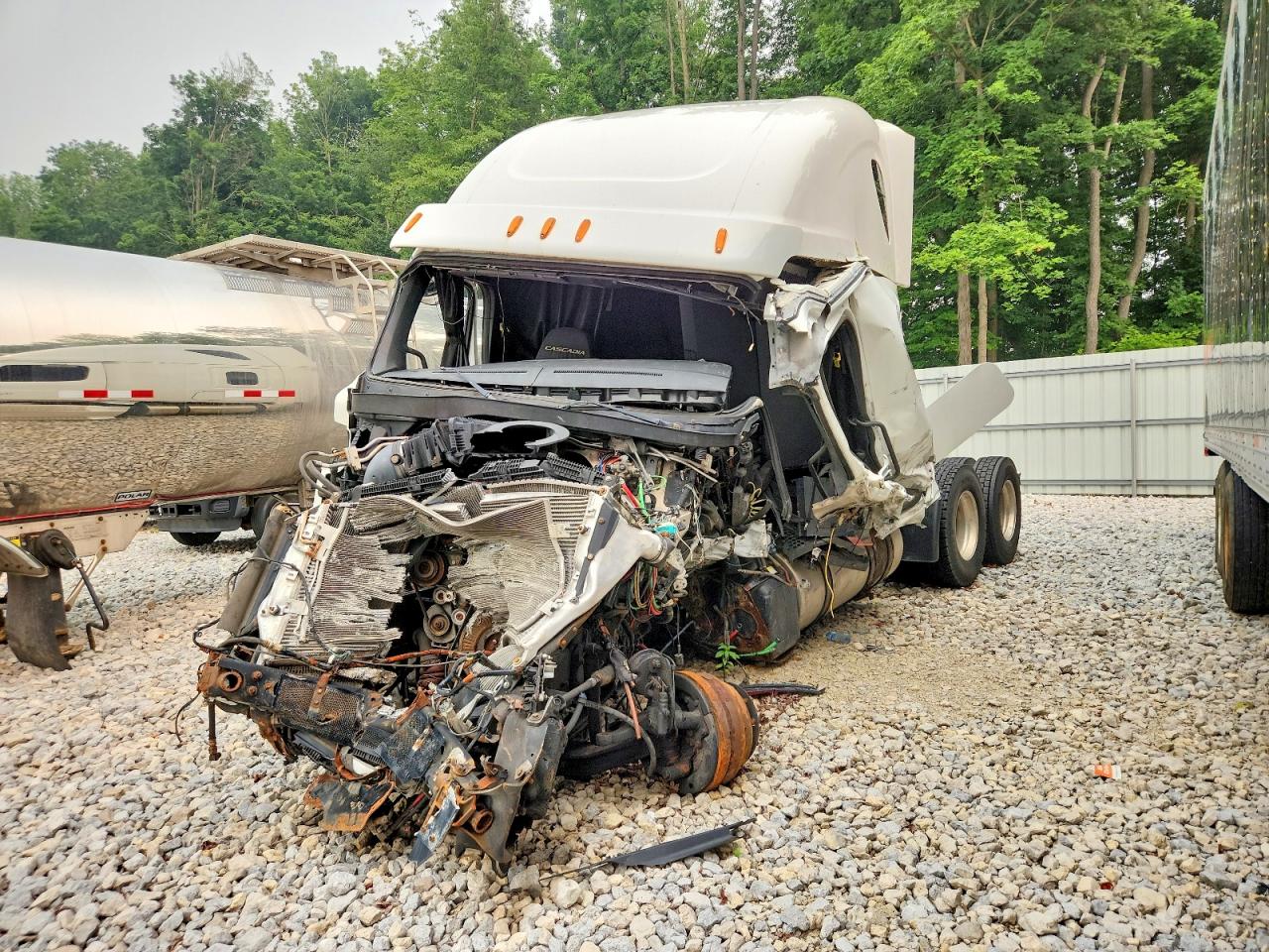 3AKJHHDR7JSJW0118 · 2018 FREIGHTLINER CASCADIA 126 · 2/10