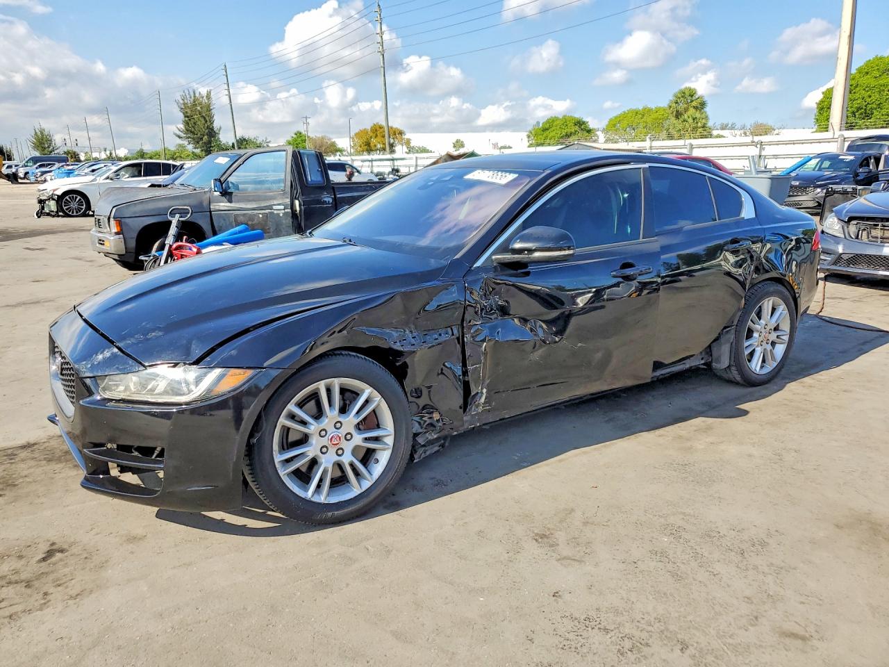 SAJAD4BG8HA969112 · 2017 JAGUAR XE