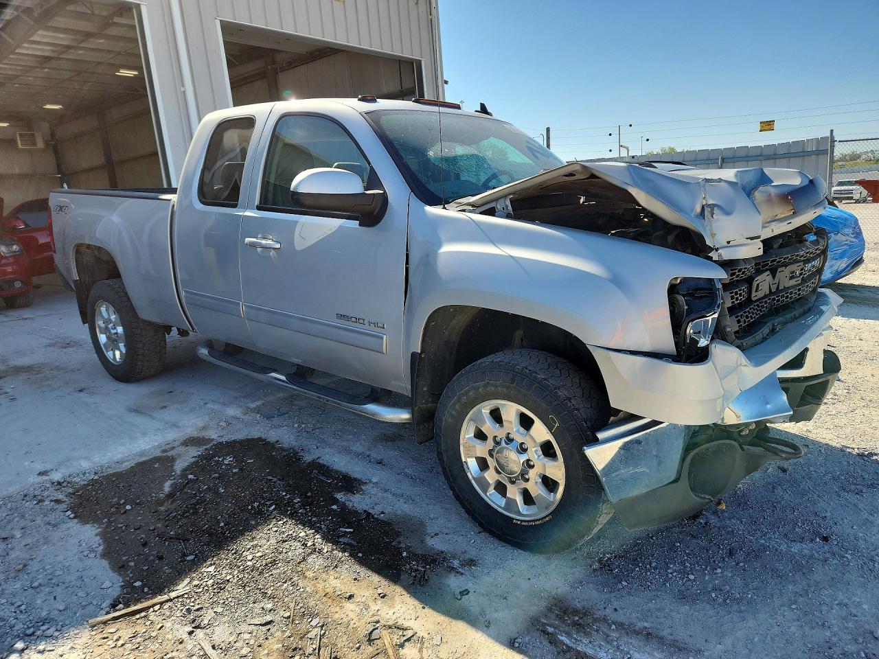 1GT221CG7BZ406695 · 2011 GMC SIERRA · 4/12