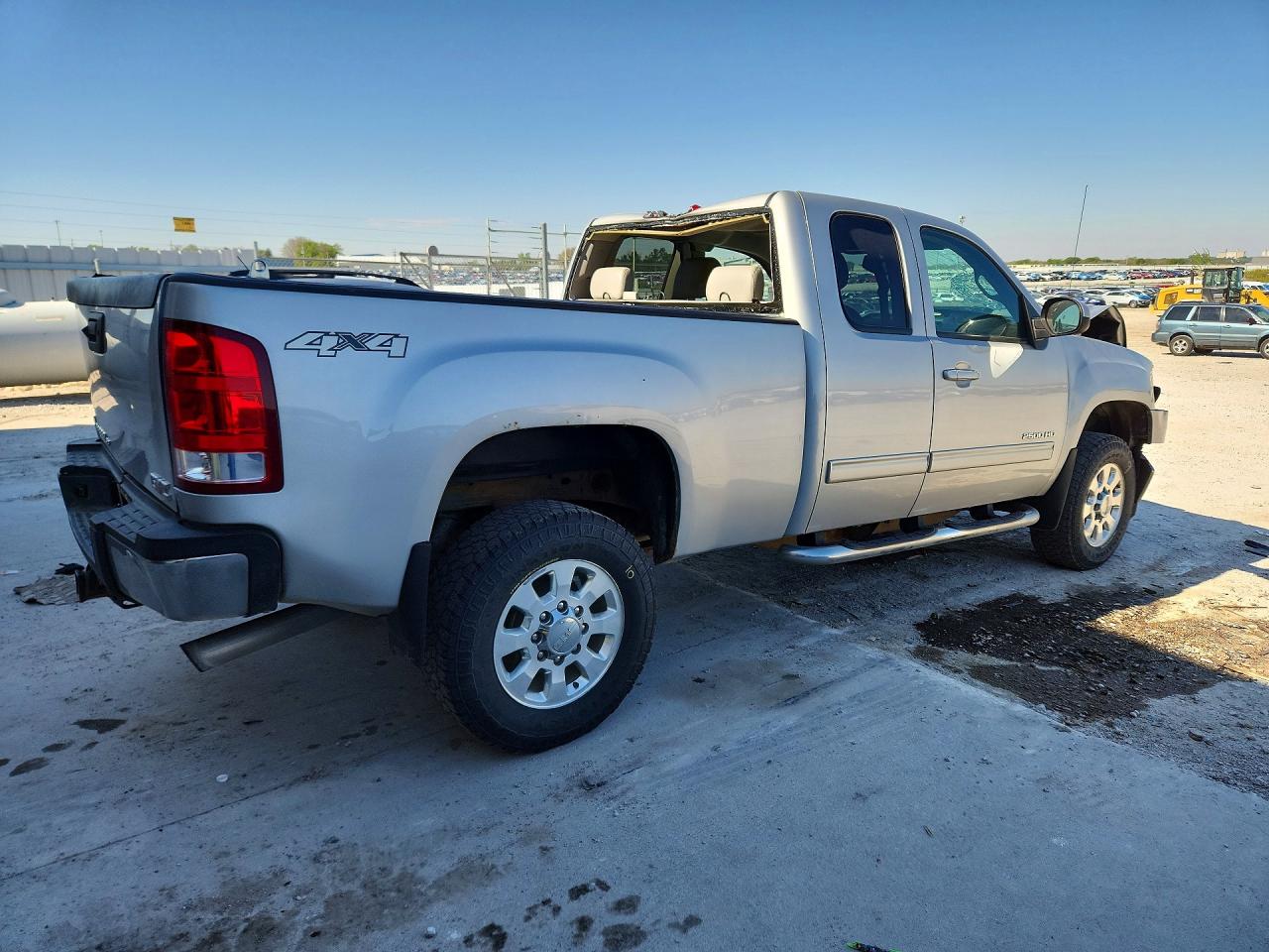 1GT221CG7BZ406695 · 2011 GMC SIERRA · 3/12