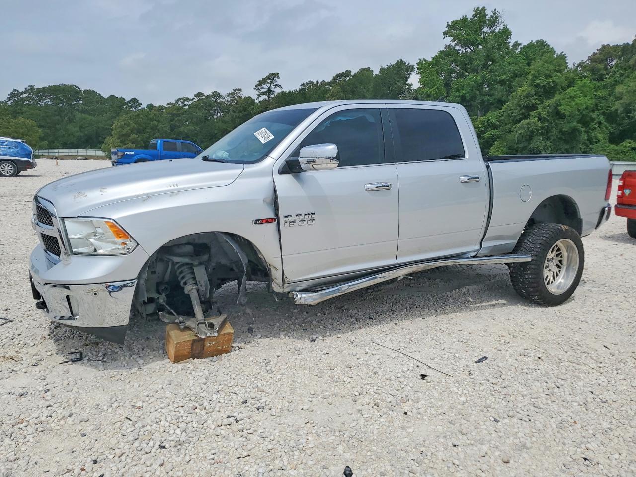 1C6RR7TM8JS274600 · 2018 RAM 1500