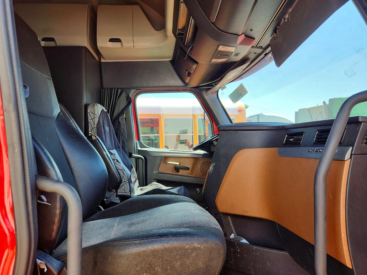 3AKJHHDR2MSMA5374 · 2021 FREIGHTLINER CASCADIA 126 · 5/10
