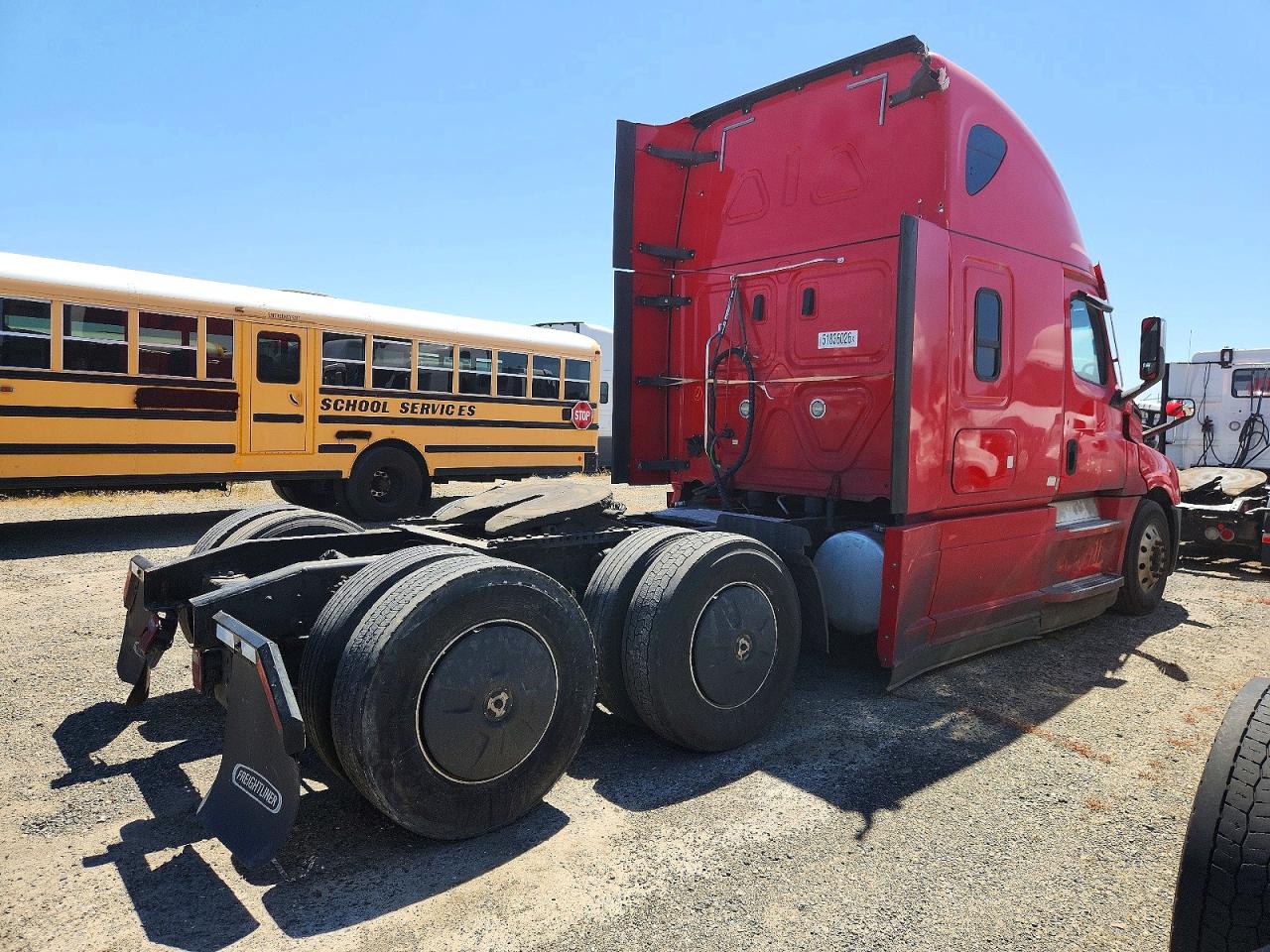 3AKJHHDR2MSMA5374 · 2021 FREIGHTLINER CASCADIA 126 · 4/10