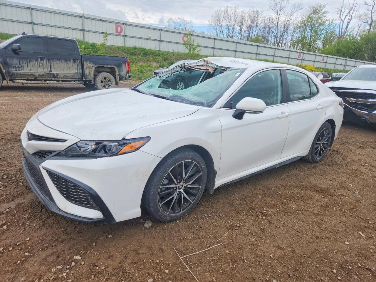 4T1T11AK2NU655532 · 2022 TOYOTA CAMRY