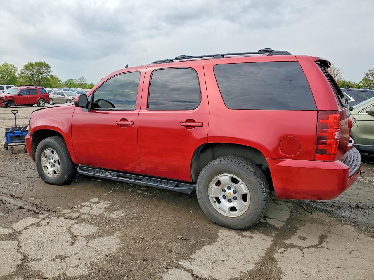 1GNUKBE02AR256175 · 2010 CHEVROLET TAHOE · 2/13