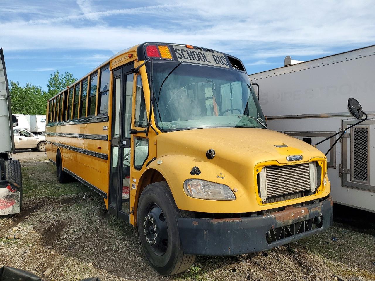 4UZABRDT0BCAX8883 · 2011 THOMAS SAF-T-LINER C2