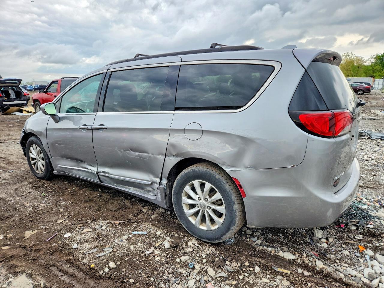 2C4RC1BG8HR540227 · 2017 CHRYSLER PACIFICA · 2/13