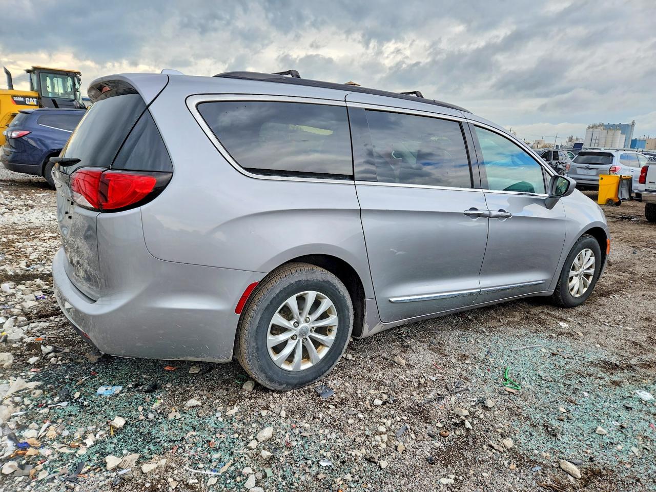 2C4RC1BG8HR540227 · 2017 CHRYSLER PACIFICA · 3/13