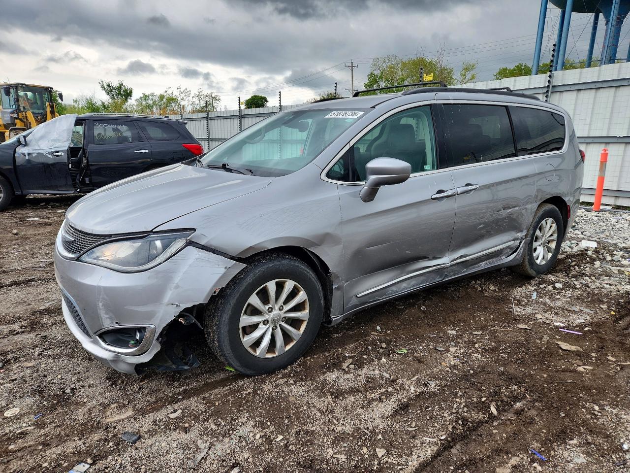2C4RC1BG8HR540227 · 2017 CHRYSLER PACIFICA