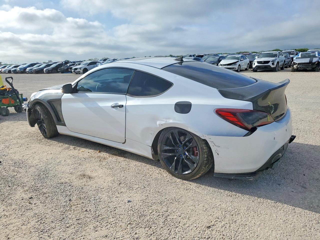 KMHHU6KJ7FU121945 · 2015 HYUNDAI GENESIS COUPE · 2/12