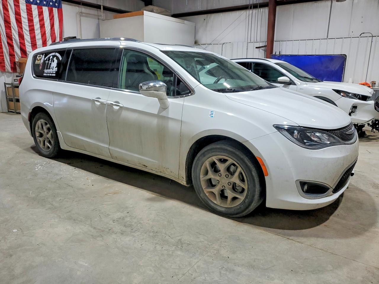 2C4RC1GG8JR185395 · 2018 CHRYSLER PACIFICA · 4/13