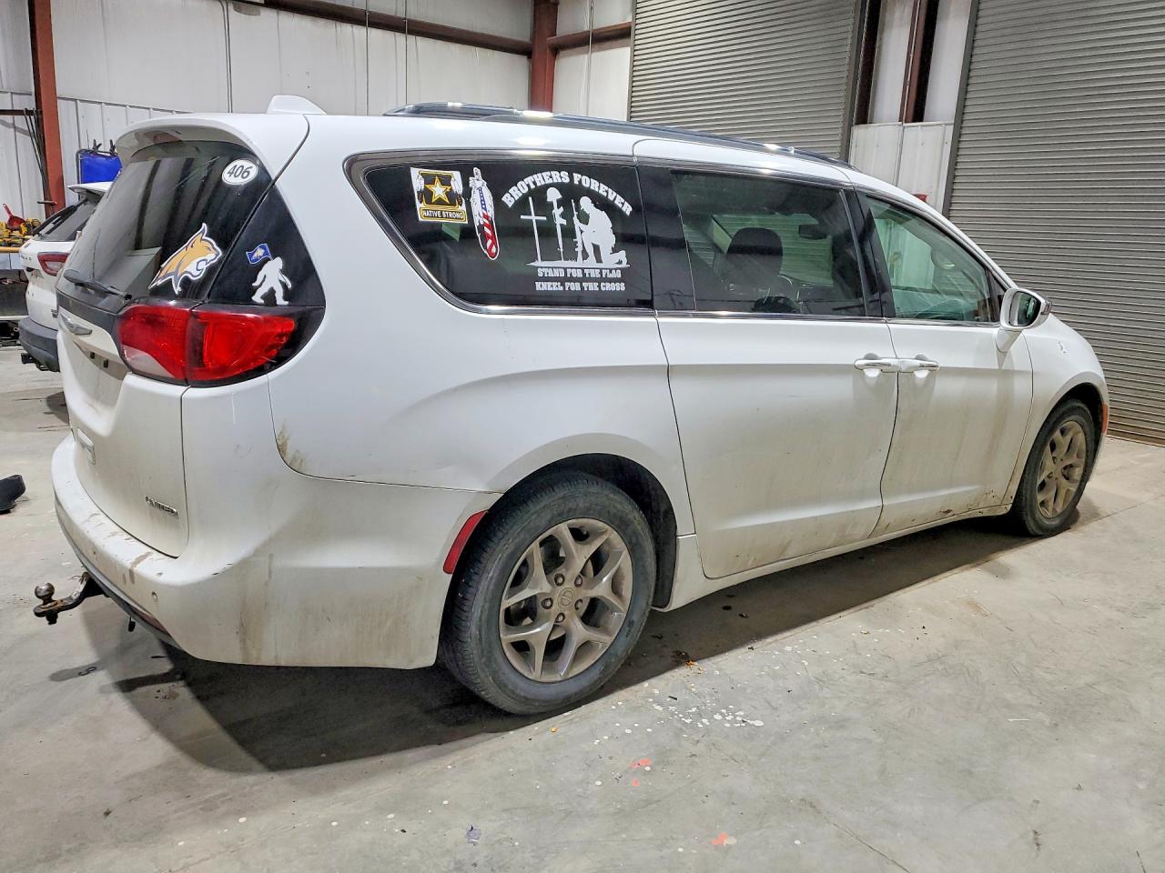 2C4RC1GG8JR185395 · 2018 CHRYSLER PACIFICA · 3/13