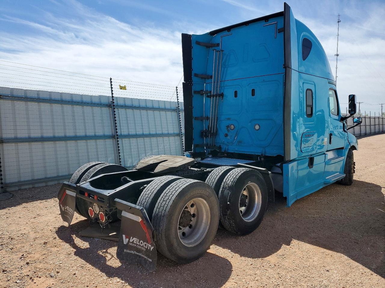 3AKJHHDR6LSKU3221 · 2020 FREIGHTLINER CASCADIA 126 · 4/10
