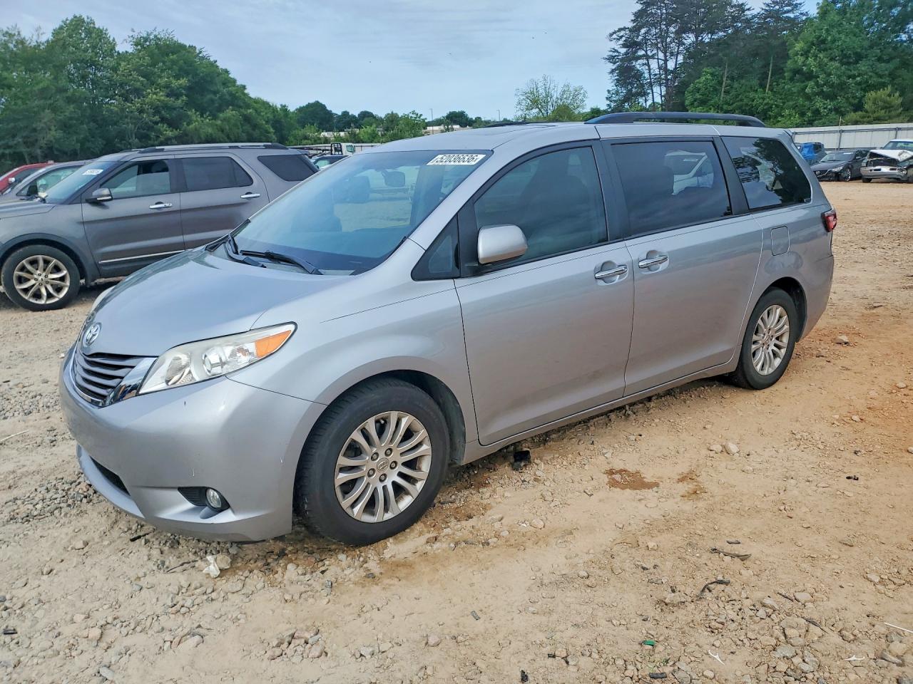 5TDYK3DC8FS631779 · 2015 TOYOTA SIENNA