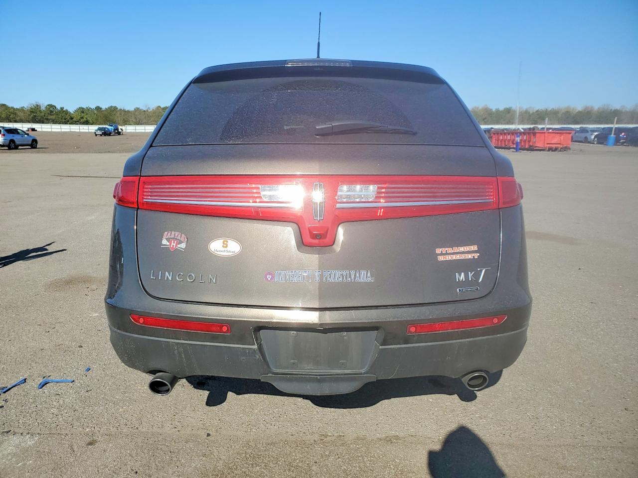 2LMHJ5AT1BBJ52926 · 2011 LINCOLN MKT · 6/13