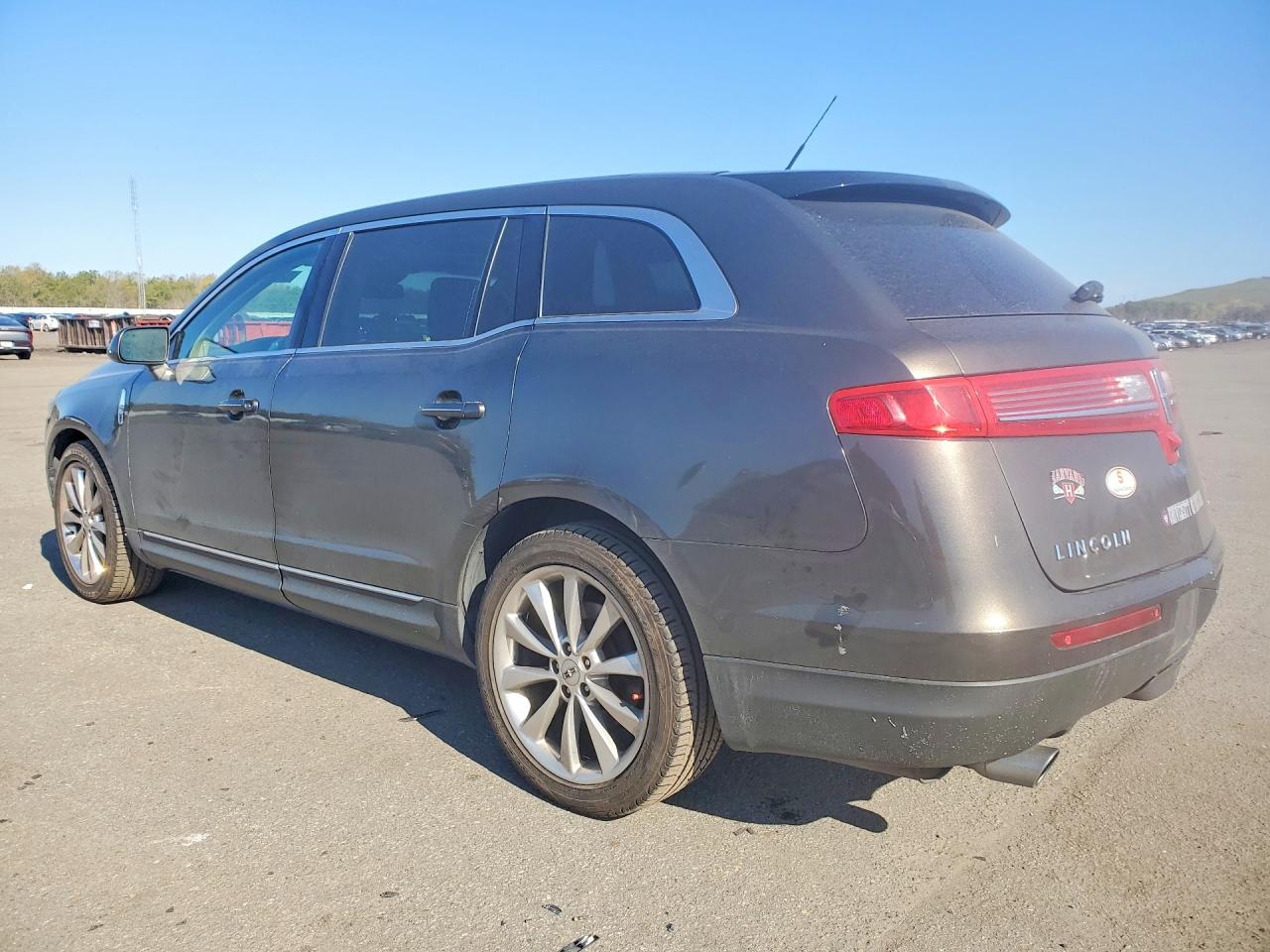 2LMHJ5AT1BBJ52926 · 2011 LINCOLN MKT · 2/13