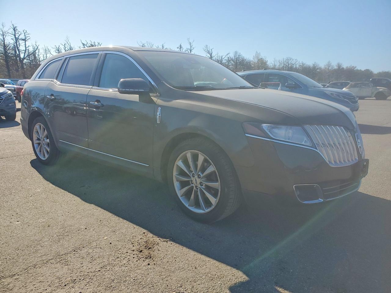 2LMHJ5AT1BBJ52926 · 2011 LINCOLN MKT · 4/13