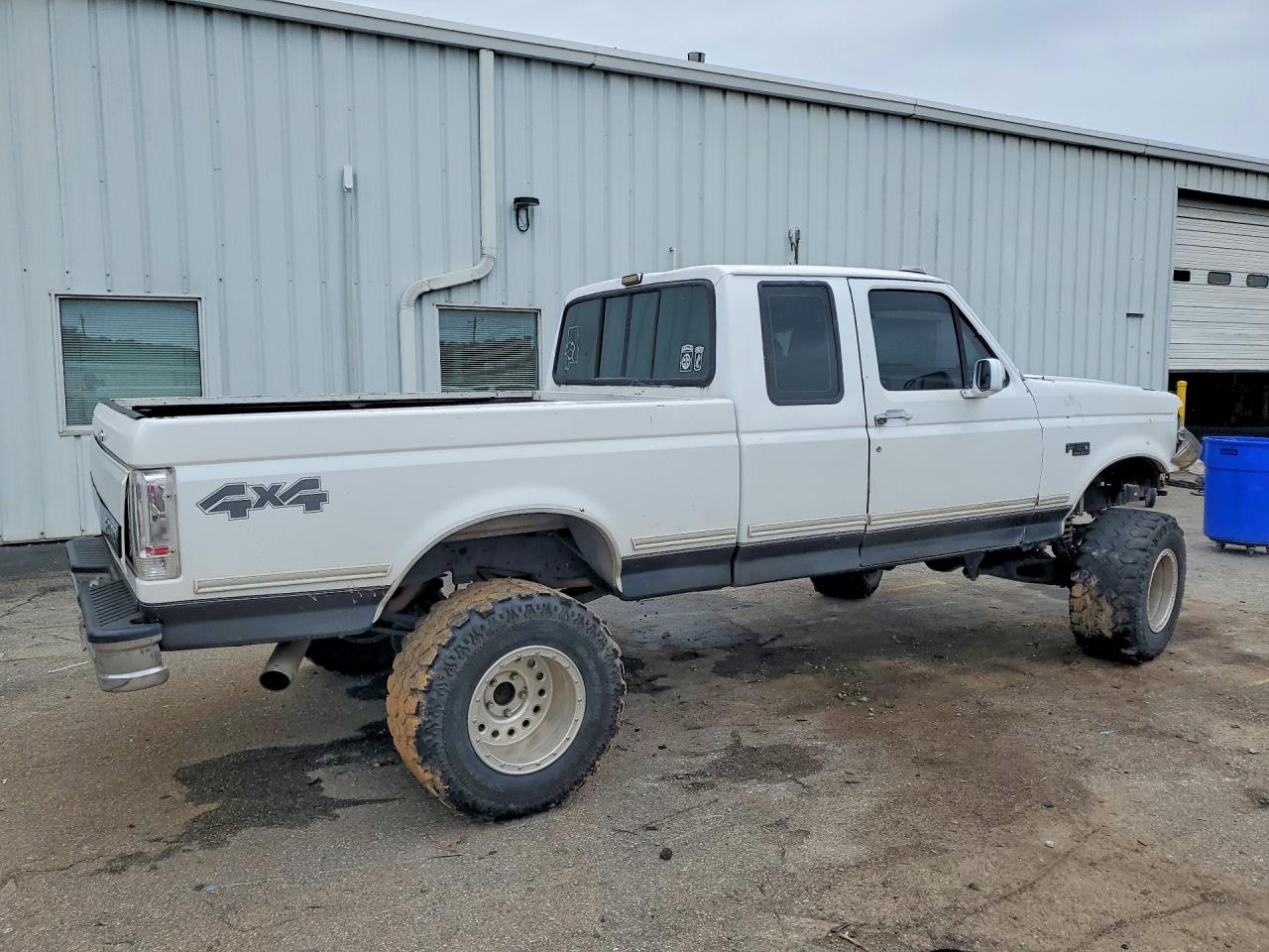 1FTEX14N5NKB23446 · 1992 FORD F150 · 3/13