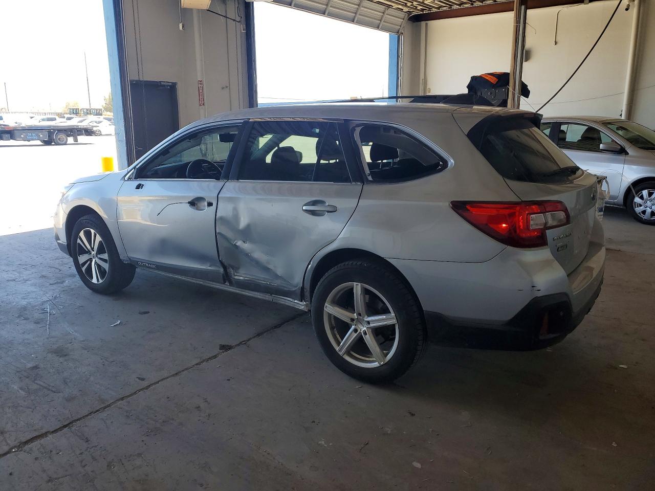 4S4BSANCXJ3316741 · 2018 SUBARU OUTBACK · 2/13