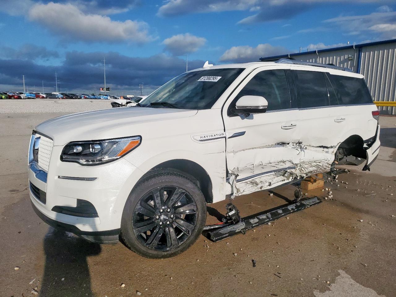 5LMJJ2LGXREL24295 · 2024 LINCOLN NAVIGATOR